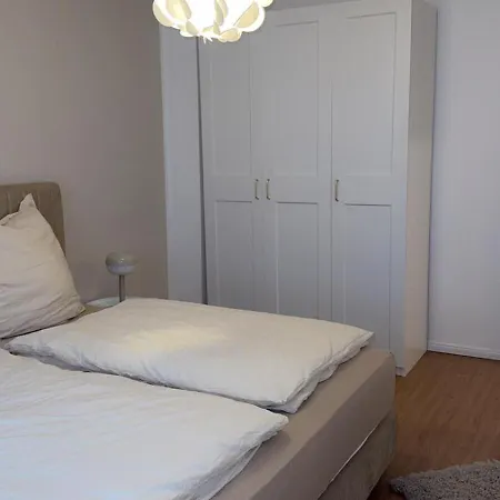 Modernes Ferienapartment In Berlin-neukoelln Берлин