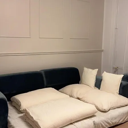 Modernes Ferienapartment In Berlin-neukoelln Апартаменты *