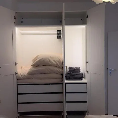 Modernes Ferienapartment In Berlin-neukoelln * Берлин