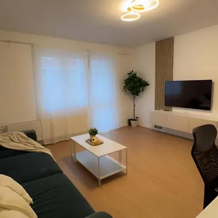 Modernes Ferienapartment In Berlin-neukoelln Апартаменты *